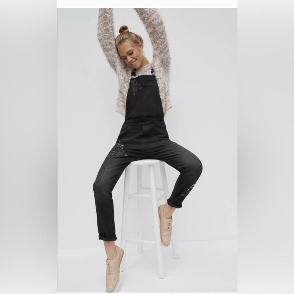 Driftwood Olivia Black denim Embroidered jeans Overalls size large brand new